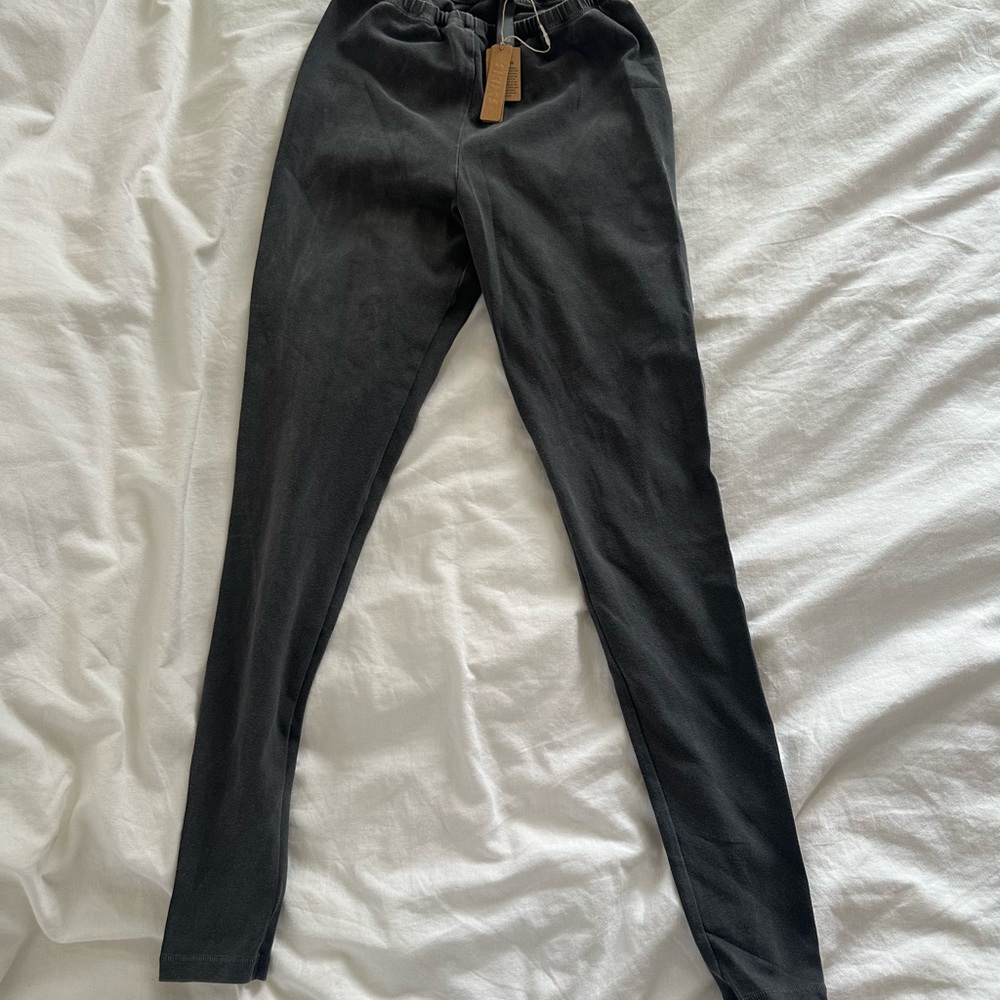 NWT SKIMS Leggings